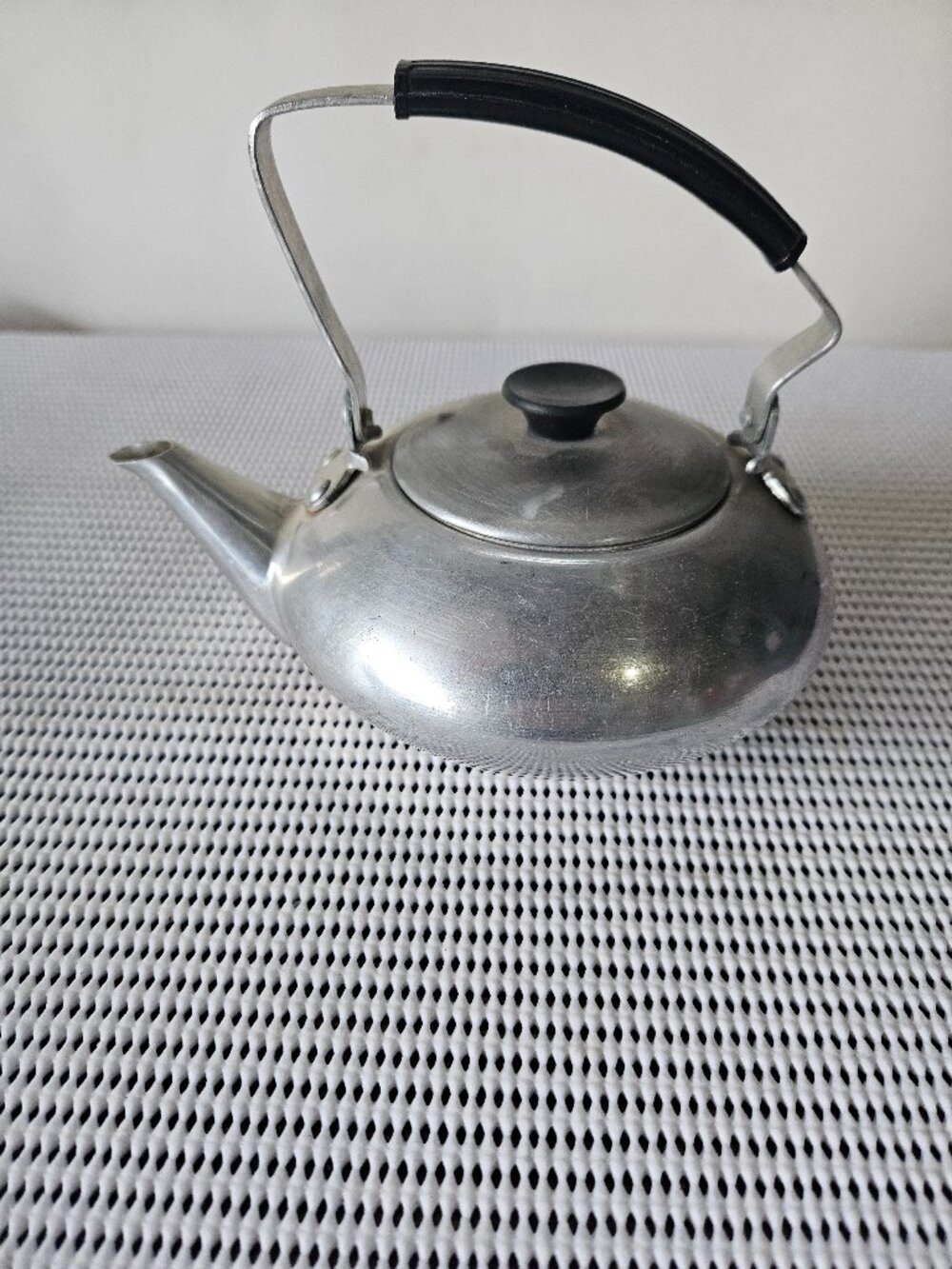 Vintage MCM Hammered Aluminum kettle  G12